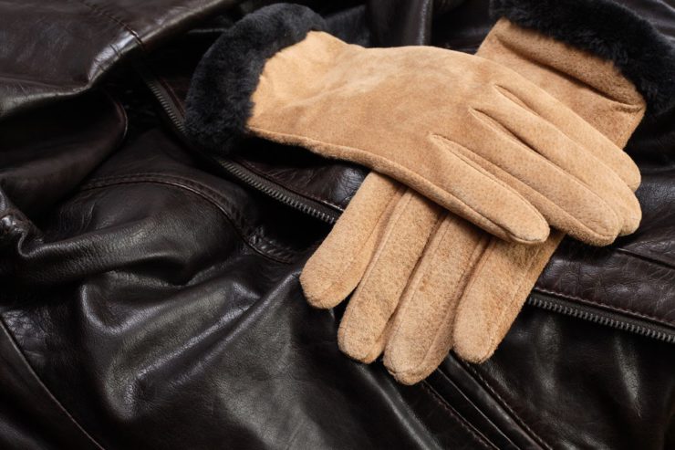 Как почистить замшевые перчатки в домашних условиях?